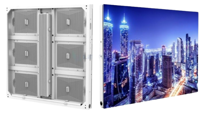 شاشة ليد خارجية بحجم 960×960 مم من فئة البلاتينيوم، مثبتة في بيئة خارجية قاسية وتعرض محتوى مرئي بوضوح عالٍ.